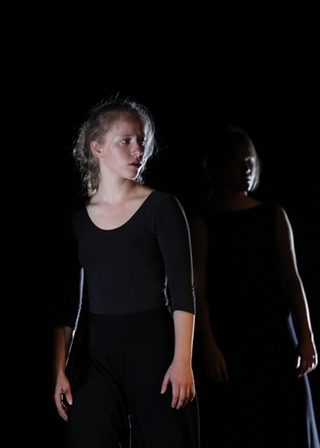 Danse contemporaine ~ A.R., Vacances en famille, Danse collective en ligne